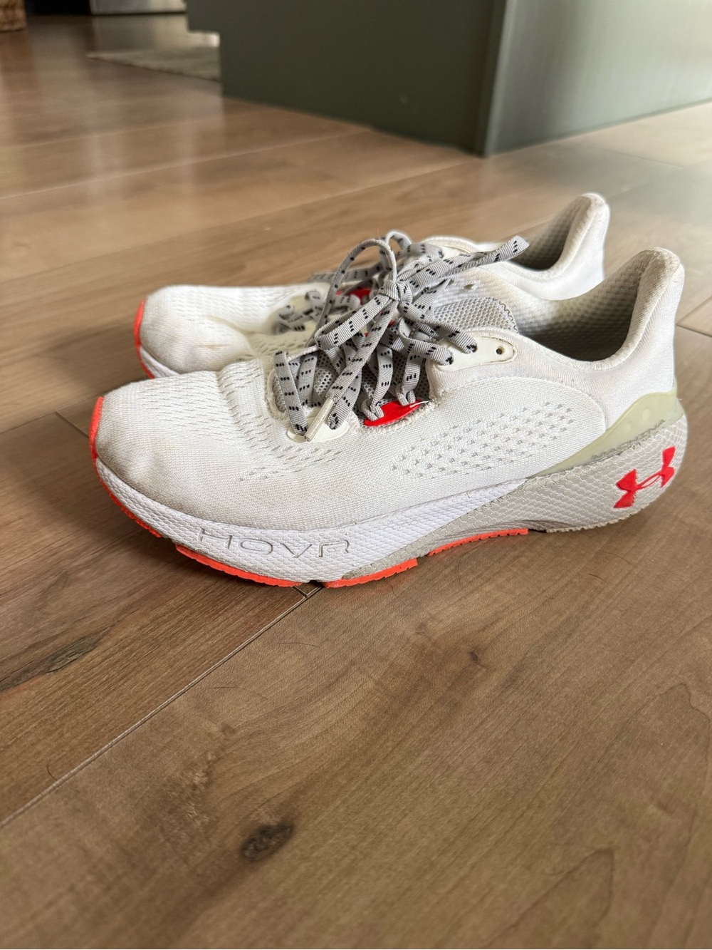 Under Armour White & Coral Performance Running Shoes
